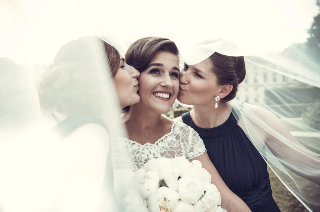 Hochzeit in Würzburg - Braut mit Trauzeugen